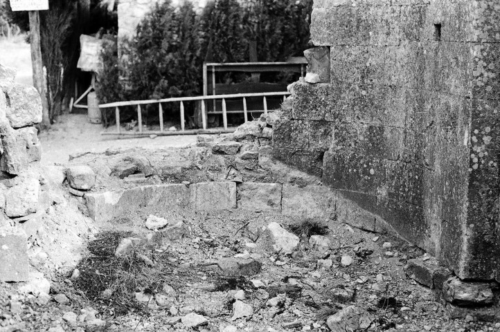 Allan. - L'abside nord de la chapelle Barbara, avant dégagement.