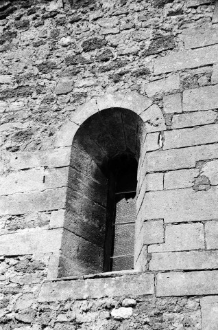 Clansayes. - Fenêtre du clocher de l'église Saint-Michel.