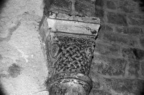 Piègros-la-Clastre.- Chapiteau du chœur de l'église Saint-André.
