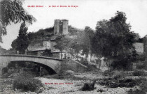 Vue du village et du pont sur le ruisseau la Grenette.