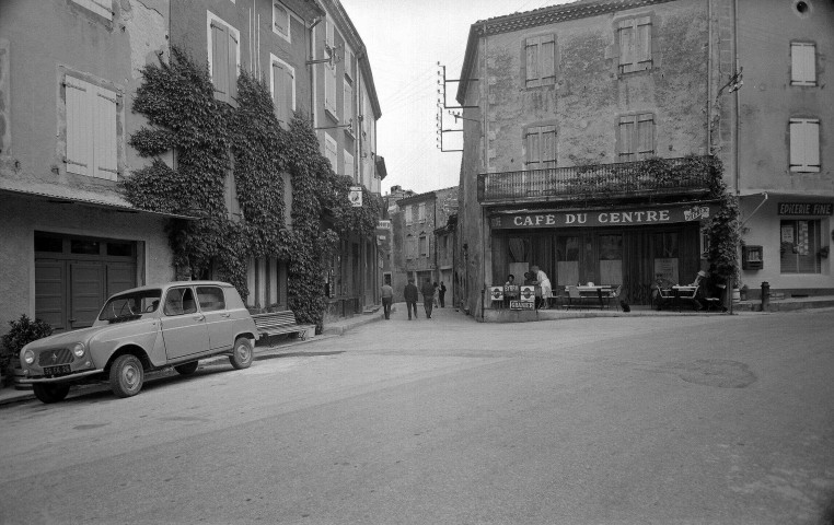 Bourdeaux.- Le centre du village