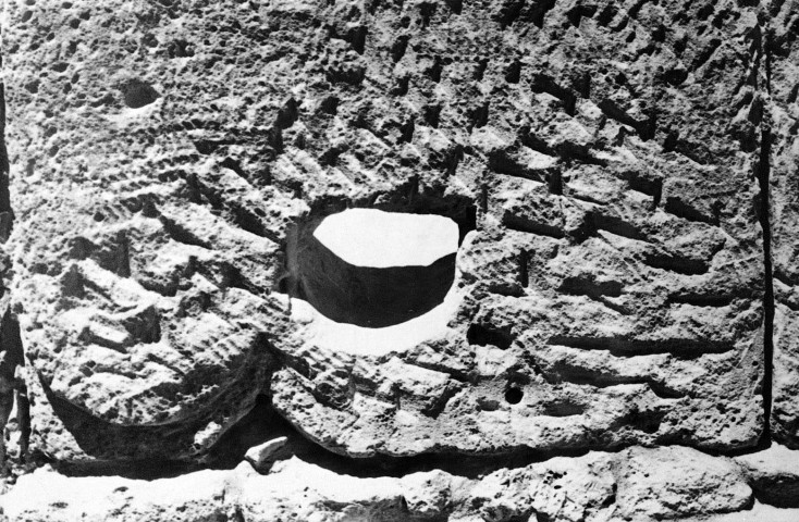 Donzère.- Mesures à grains, pierres situées dans la maison du 19 Grande Rue.