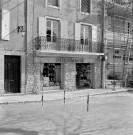 Étoile-sur-Rhône.- Rénovation d'une maison place de la République.