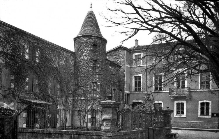 Le Grand-Serre. - La place de la mairie