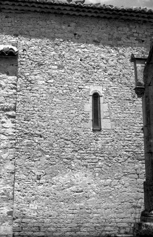 Sainte-Jalle. - La façade sud de l'église Notre-Dame de Beauvert.