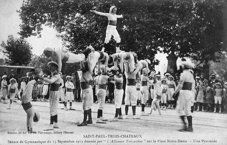 Saint-Paul-Trois-Châteaux. - Scéance de gymnastique de l'alliance Tricastine le 15 septembre 1913.