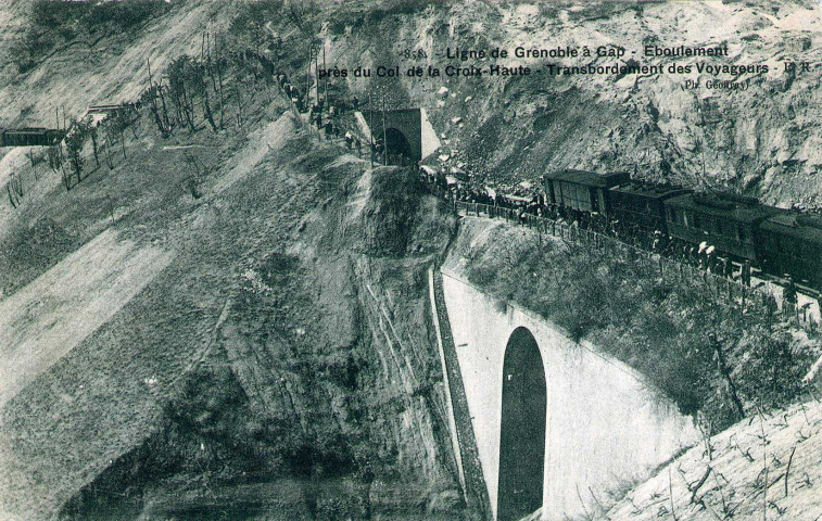 Transbordement des voyageurs après un éboulement sur la ligne de Grenoble Gap.