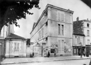 Valence.- L'école de filles, construction terminée en 1885.