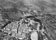 Vue aérienne de la ville et de la Drôme.