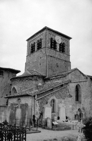 Manthes. - La façade nord de l'église Saint-Pierre-Saint-Paul et le cimetière.