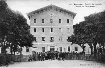 L'ancien séminaire transformé en hôpital miltaire de convalescents pendant la guerre 1914-1918. Le 1er régiment des Spahis y est installé officiellement depuis juillet 1984.