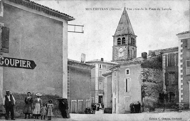 Le clocher de l'église Saint-Blaise vu de la place du temple.