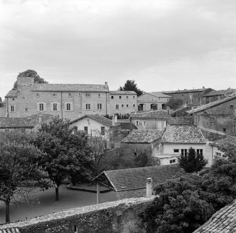 Étoile-sur-Rhône.- La façade ouest du château Saint-Ange.