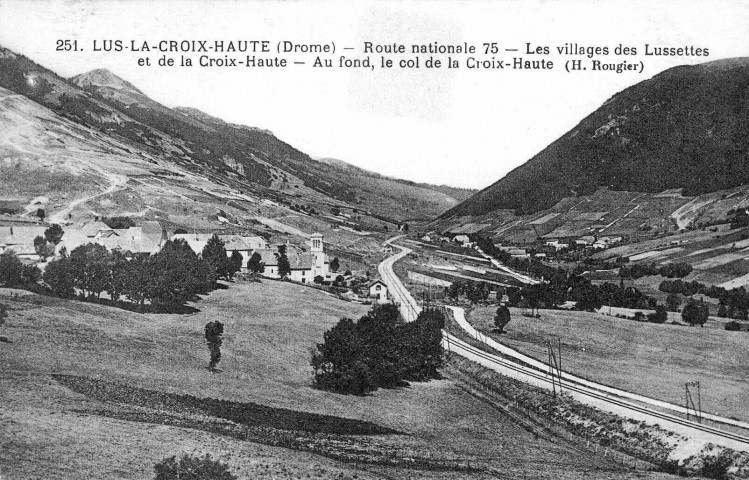 Vue panoramique des hameaux les Lussettes et la Croix-Haute.