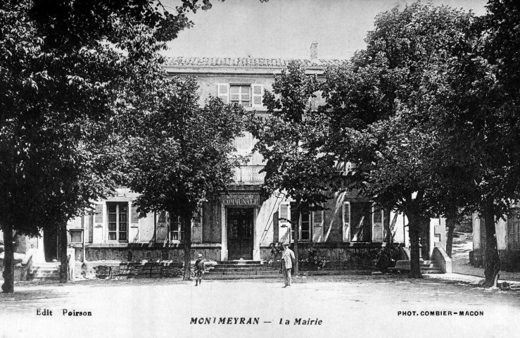 La mairie et l'école communale.