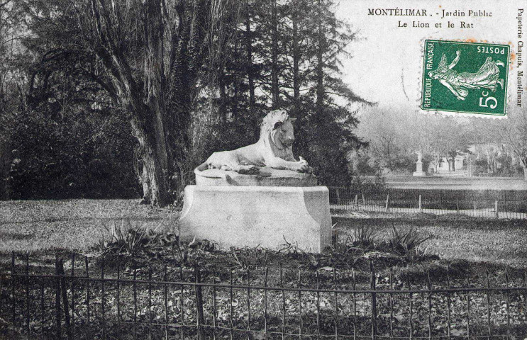 La statue du Lion et du Rat (1902) du Jardin Public.