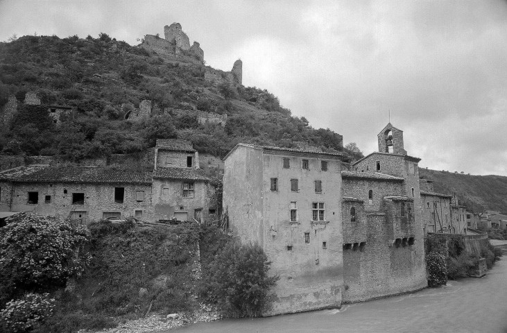 Pontaix.- Vue d'une partie du village et du temple