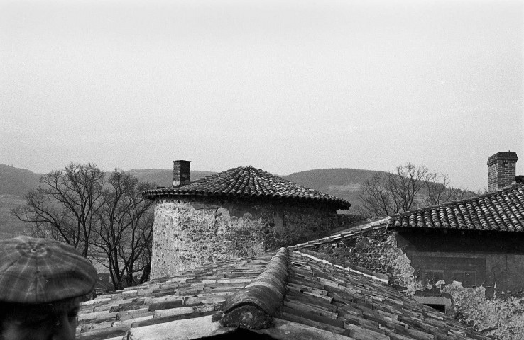 Saint-Vallier. - Pignon et tour sud-ouest du château.