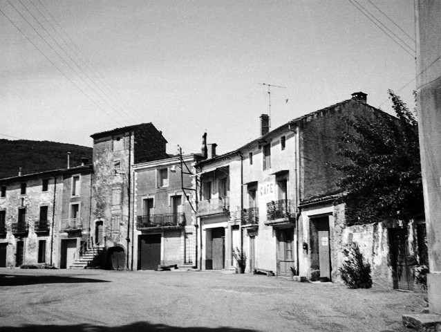 Mirabel-aux-Baronnies.- Visite du village pour une enquête architecturale.