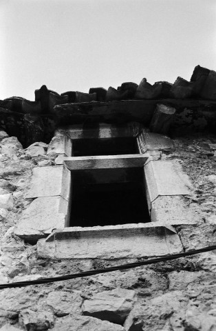 Ponet-Saint-Auban. - Détail architectural dans le village.