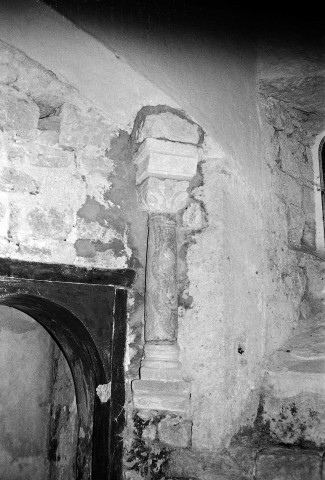 Chastel-Arnaud.- Colonne et chapiteau de l'église Saint-André.