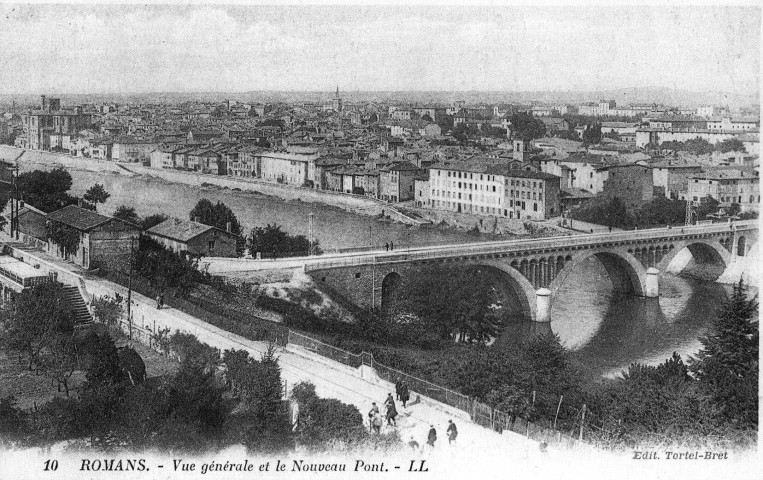 Le Pont Neuf et vue générale de la ville.