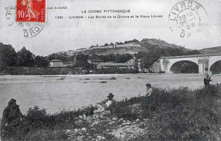 Les bords de la Drôme et la colline de Brézème.