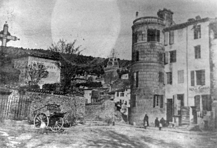 L'actuelle place de la Libération et la porte Saint-Marcel.