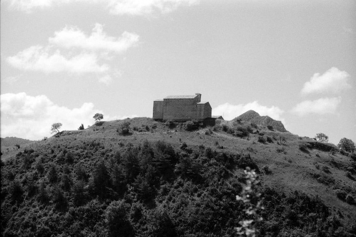 Lemps.- Vue générale de l'église Saint-Pierre.