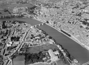 Vue aérienne des deux villes et de l'Isère.