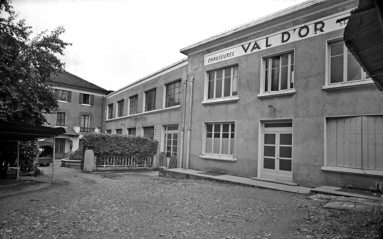Saint-Sorlin-en-Valloire.- L'usine des chaussures Val d'or.