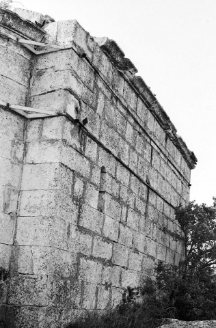 Saint-Paul-Trois-Châteaux.- L'angle nord-ouest de la chapelle Sainte-Juste.