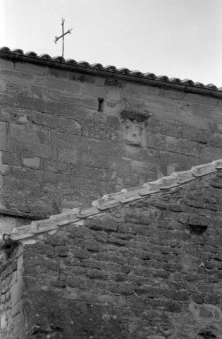 Anneyron. - Éléments de l'ancien clocher à la croisée des transepts de l'église Notre-Dame.