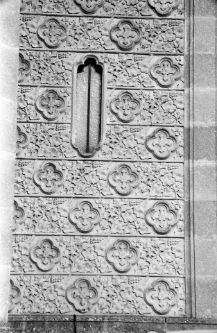 Mureils. - Détail de façade de l'église Saint-Jean.