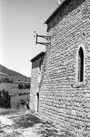 Lemps.- La façade sud de la sacristie de l'église Saint-Pierre.