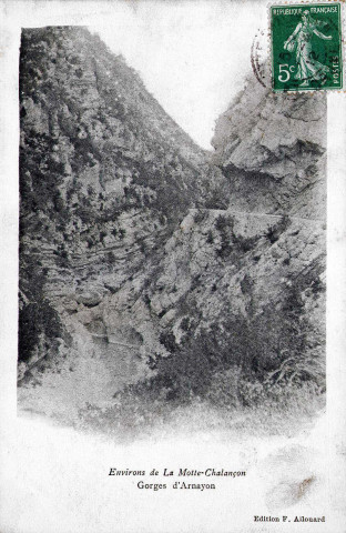 Aux environs du village les gorges d'Arnayon.