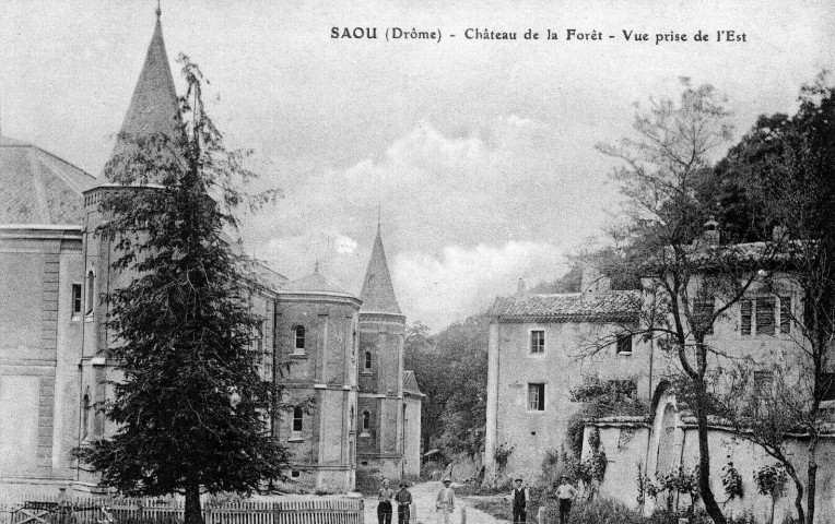 Le château de la Forêt construit en 1852 est rasé en 1971.