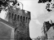 Montbrun-les-Bains. - Vue du beffroi et du château avant restauration