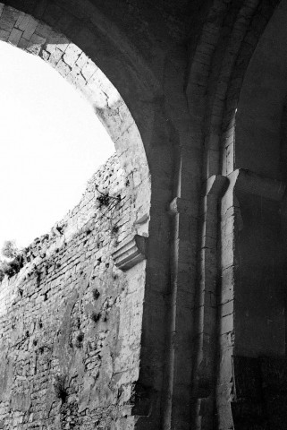 Montélimar.- Piliers nord de la coupole de la chapelle Saint-Pierre du château des Adhémar.