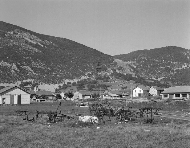 Vassieux-en-Vercors.- Carcasses des planeurs allemands tombés en 1944.