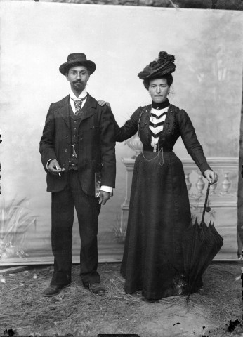 Buis-les-Baronnies.- Portrait d'un couple.