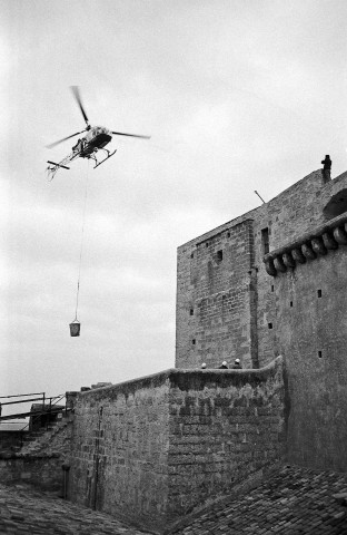 Crest. - Travaux sur les terrasses de la Tour.