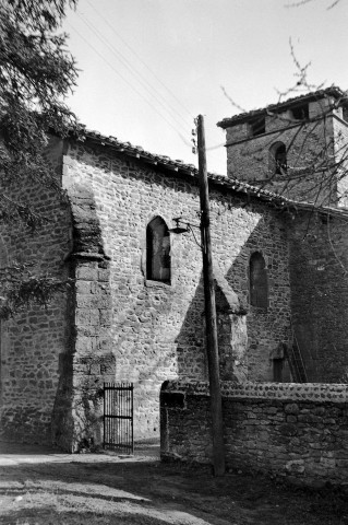 Bathernay.- L'église Saint-Étienne était celle d'un prieuré de la dépendance de l'abbaye de Romans.