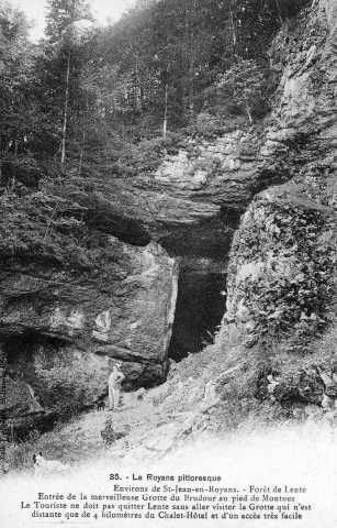 La forêt de Lente, l'entrée de la grotte du Brudoux.