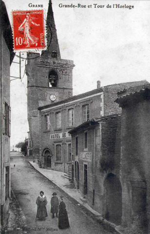 Grande-Rue et le clocher de l'ancienne église.