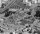 Vue aérienne d'une partie de la ville, le rocher.