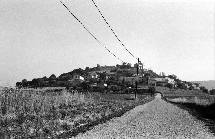 Montclar-sur-Gervanne.- Vue panoramique du village.
