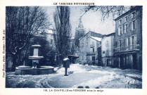 Vue du village sous la neige.