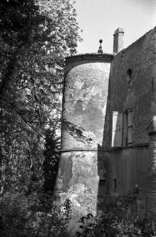 Châteaudouble.- Tour sud-ouest du château.