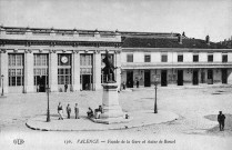 La gare et le monument de Désiré Bancel.